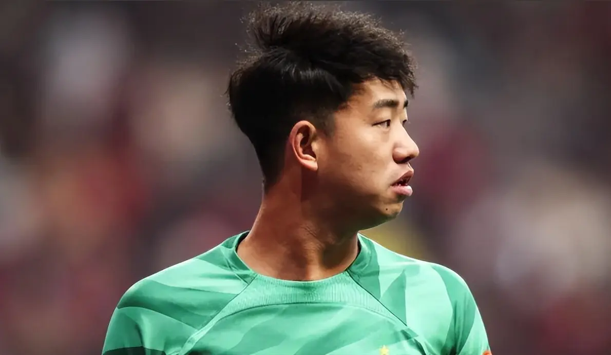 守上海申花, 阿苏埃冲锋, 鲍亚雄坐镇 守上海申花, 阿苏埃冲锋, 鲍亚雄坐镇